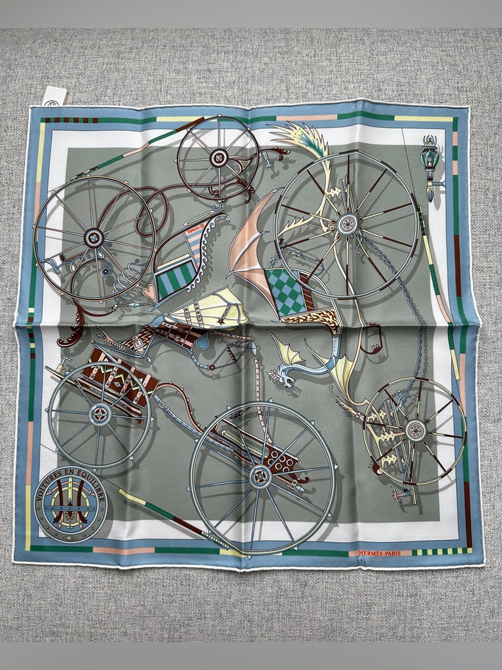 Hermes Voitures en Equilibre scarf 45
